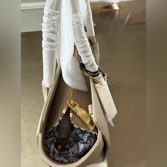 Moncrief Elegant Taupe Italian Leather Handbag, Shoulder Strap, London Designer - Picture 15 of 15